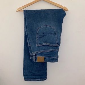 American Eagle Light Wash Stretch Mom Jeans